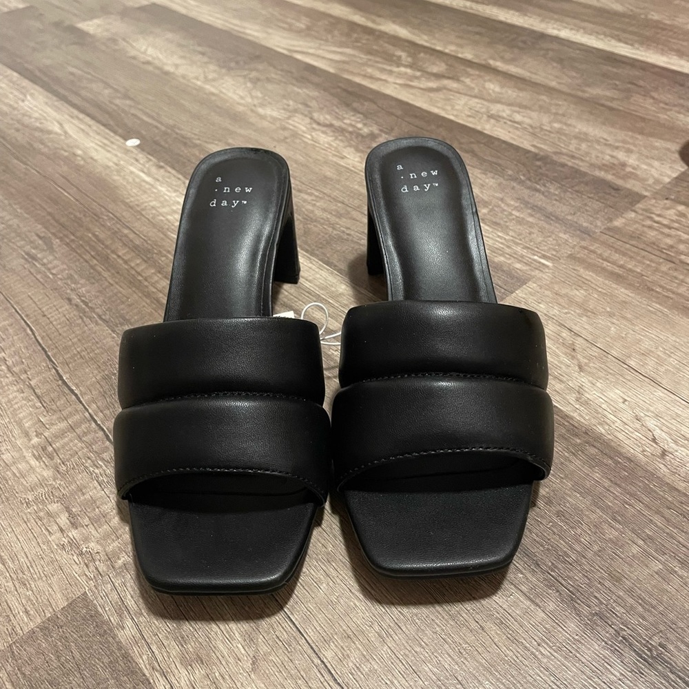 Black heeled sandal